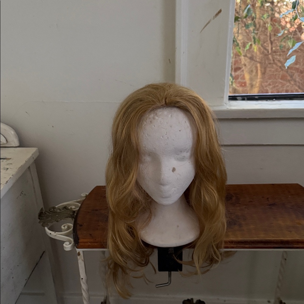 101 Golden Blonde Women's topper